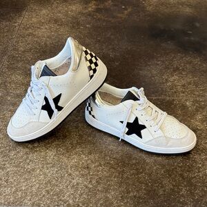 Vintage Havana Black Star White Sneakers
